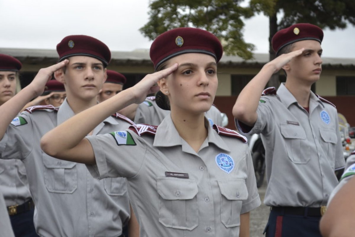 Campanha de programa de escolas cívico-militares deve ser lançada essa semana