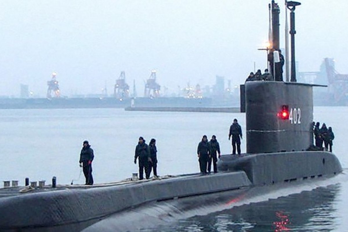Militares confirmam naufrágio de submarino indonésio desaparecido