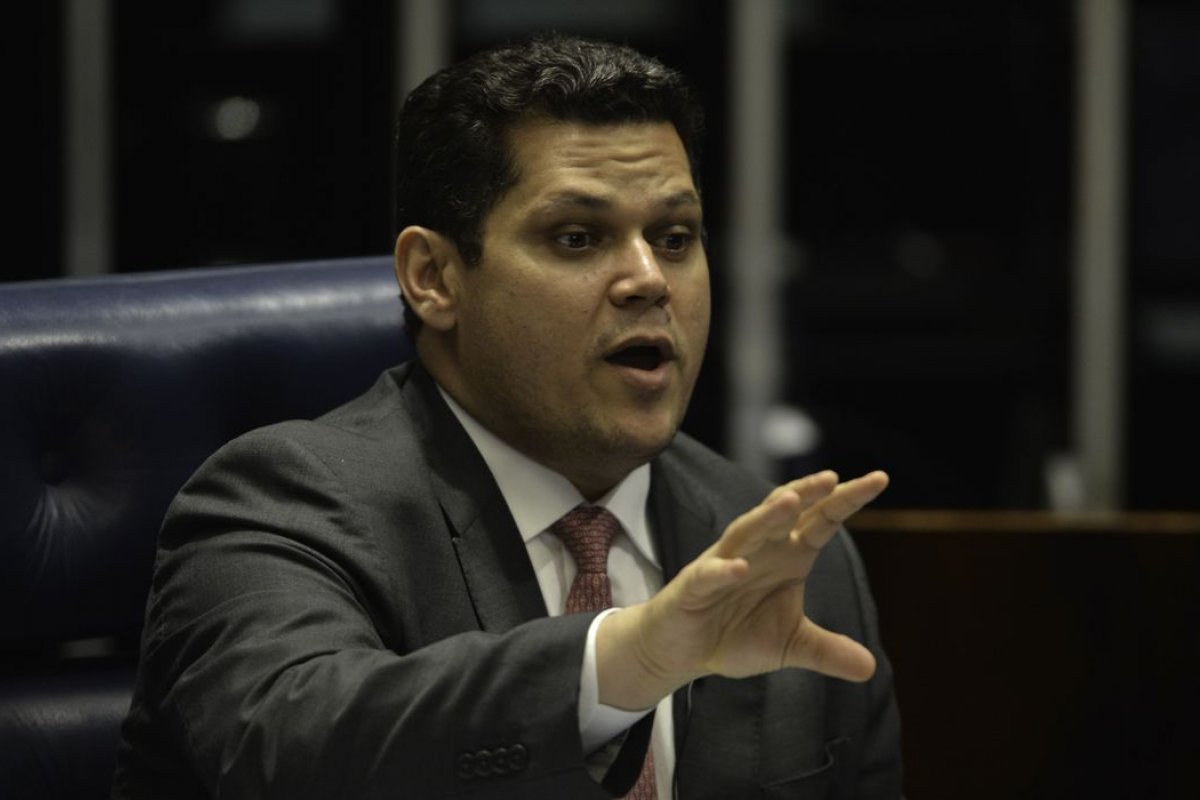 Davi Alcolumbre pede reembolso de mais de meio milhão gastos em 2020