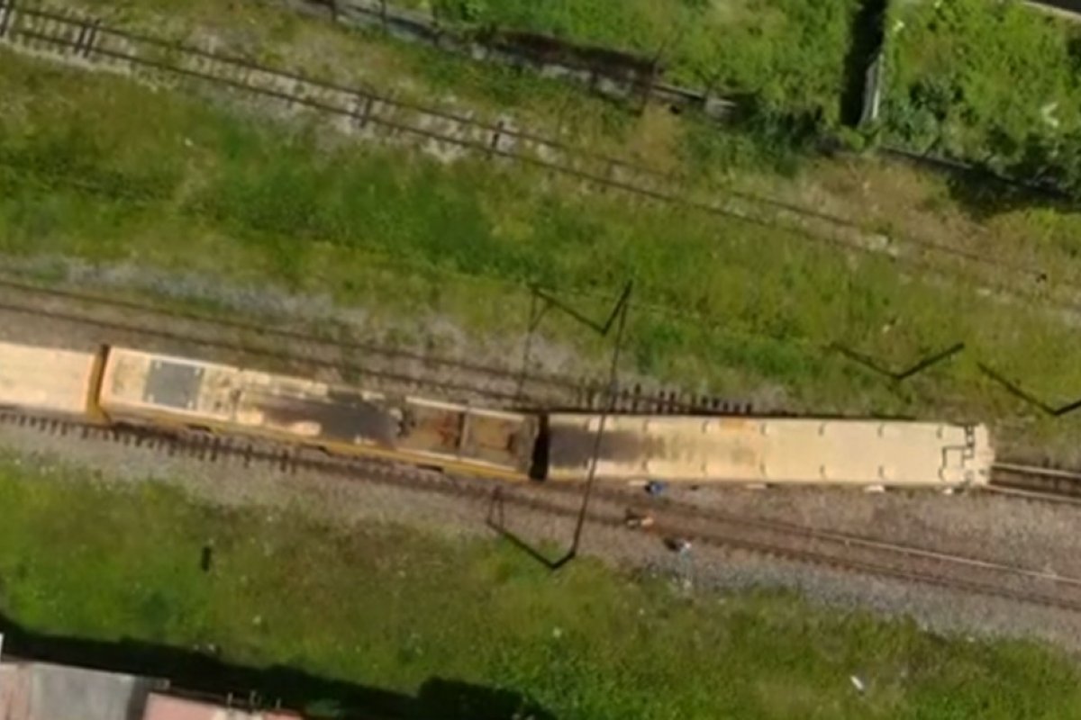 SEDUR autoriza retirada dos trilhos da linha de trem e fios de cobre para vender em ferro velho, diz site