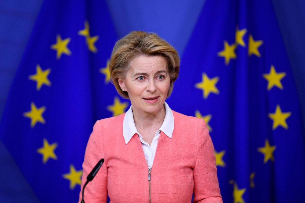 Líder da UE revela que bloco está perto de autorizar entrada de turistas dos EUA vacinados