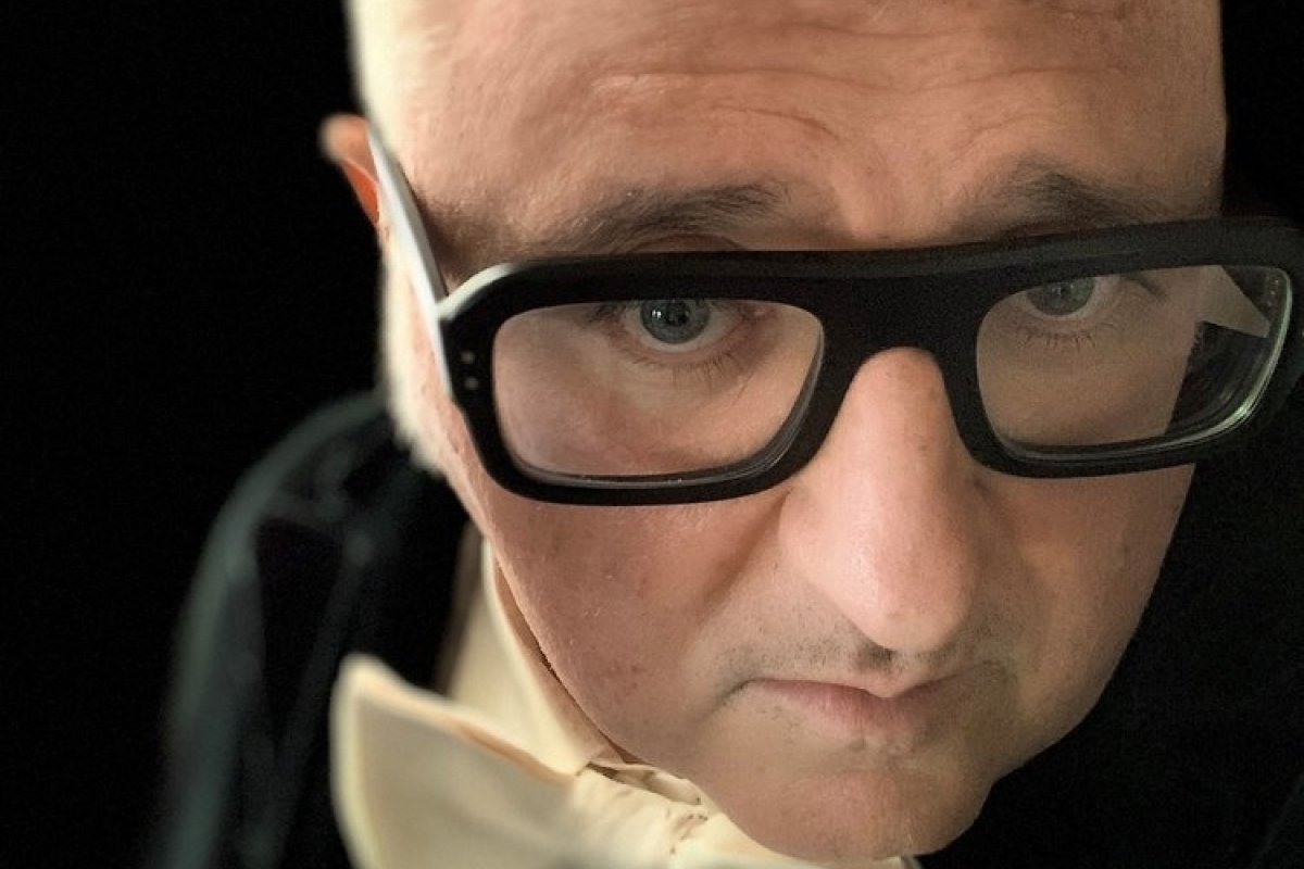 Aos 59 anos, designer Alber Elbaz morre por complicações da Covid-19