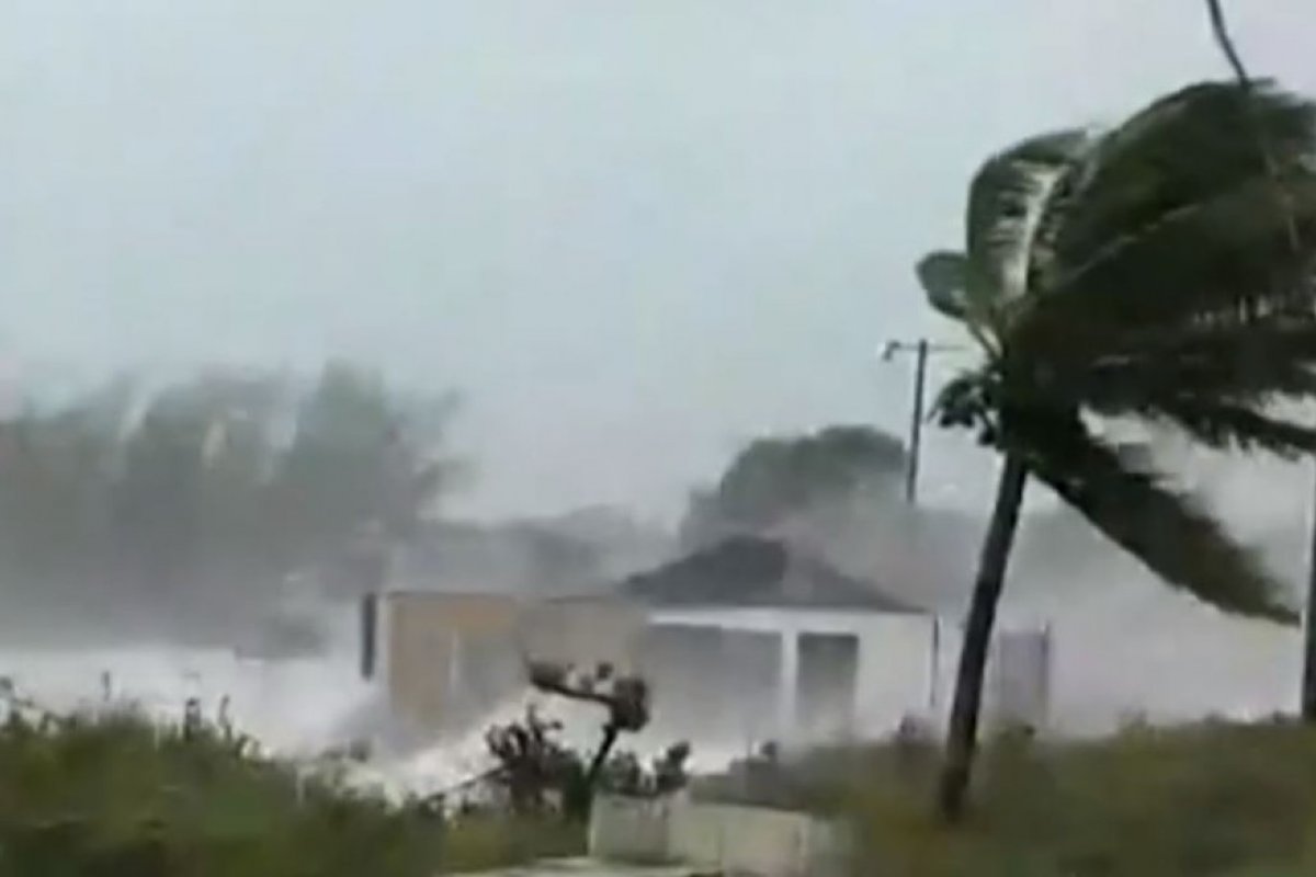 Furacão Dorian chega às Bahamas com ventos de 295 km/h