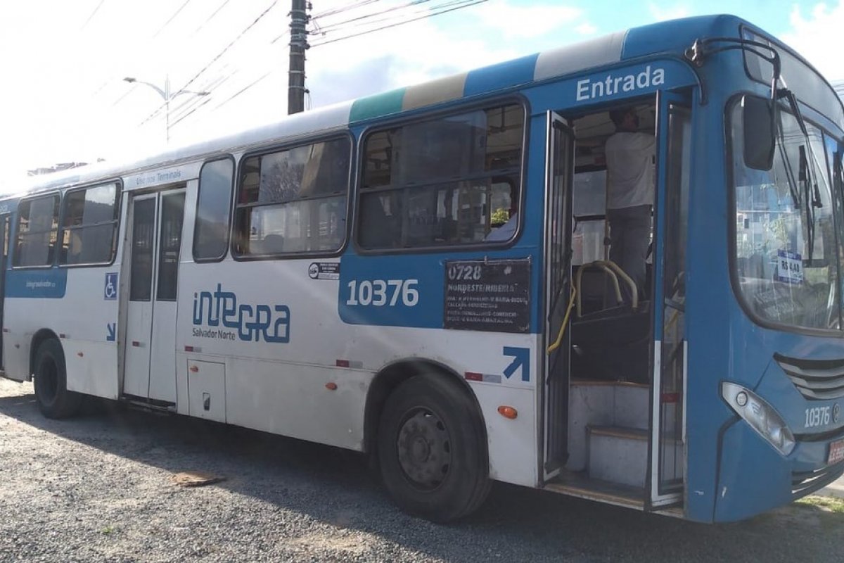 Dois ônibus são assaltados na manhã desta terça, em Salvador
