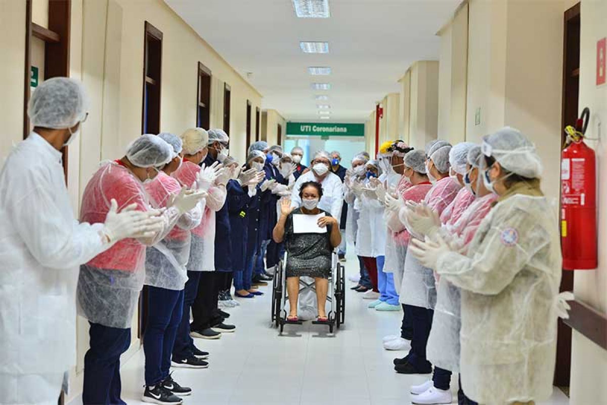 Sobreviventes da Covid-19 adquirem até 80% de proteção, diz estudos