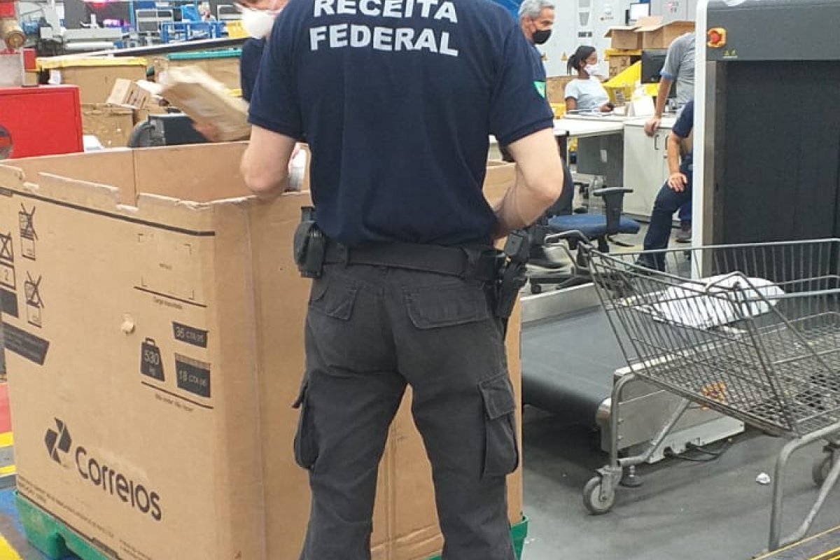 Receita Federal apreende mercadorias em remessas postais irregulares