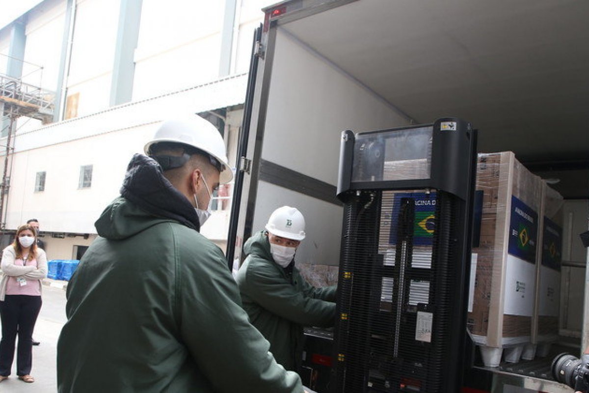 Butantan deve retomar entrega de vacinas à Saúde na segunda-feira (3)