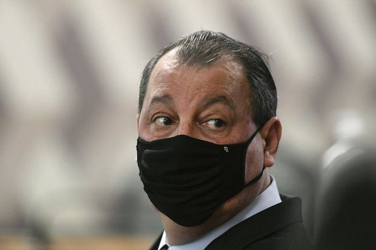 CPI da Covid: Omar Aziz é eleito presidente e escolhe Renan Calheiros como relator
