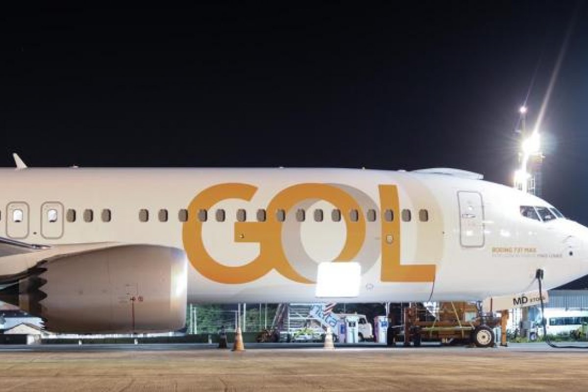 Motor de avião da Gol explode durante a decolagem