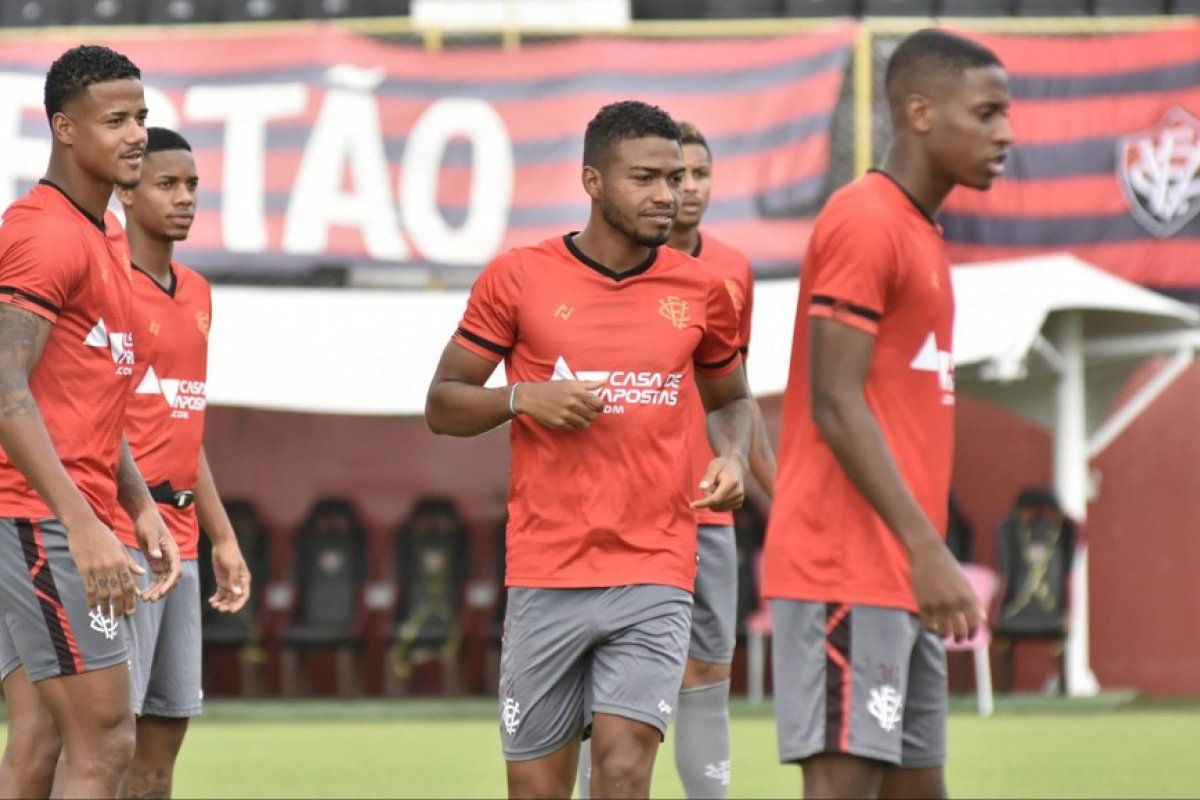 Após treino tático, Vitória encerra preparação para enfrentar o Bode