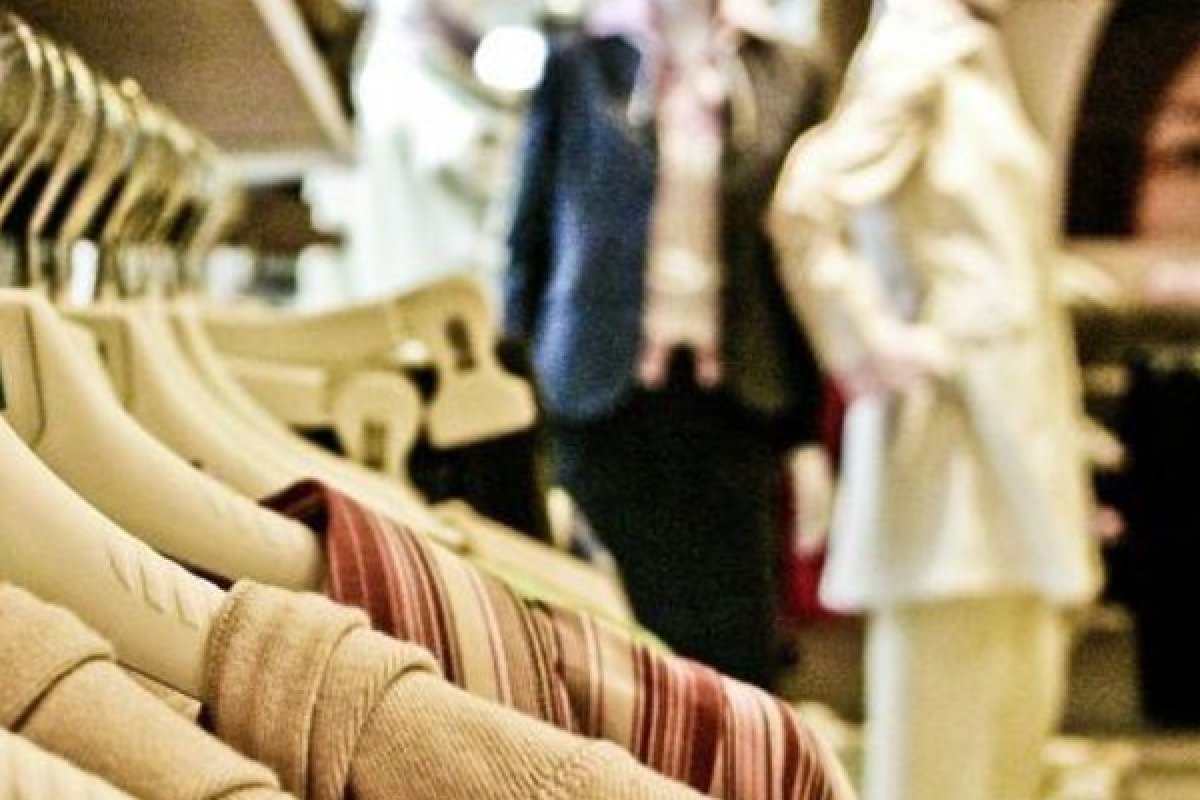 Vendas físicas do comércio brasileiro recuam 7,3% em março por causa de restrições, diz Serasa