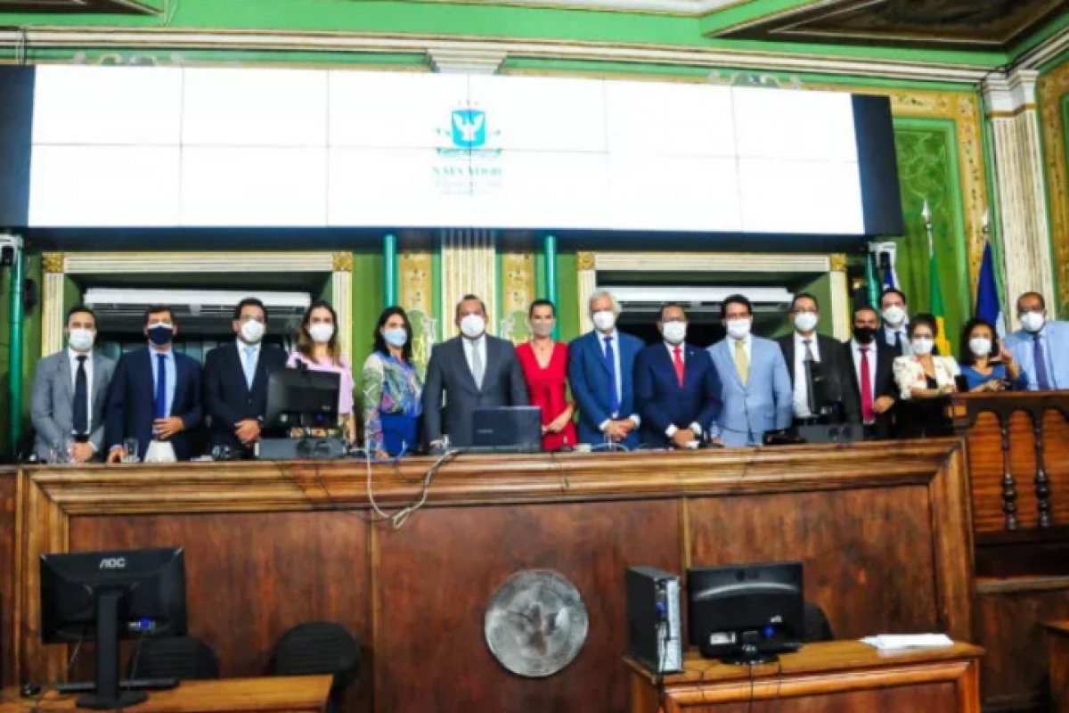 Secretários municipais esclarecem aos vereadores três projetos do Executivo