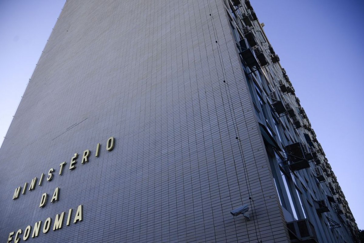 Governo confirma pagamento da primeira parcela do 13º salário de aposentados