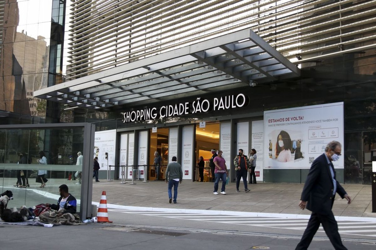 Confiança do comércio sobe mais de 11 pontos em abril