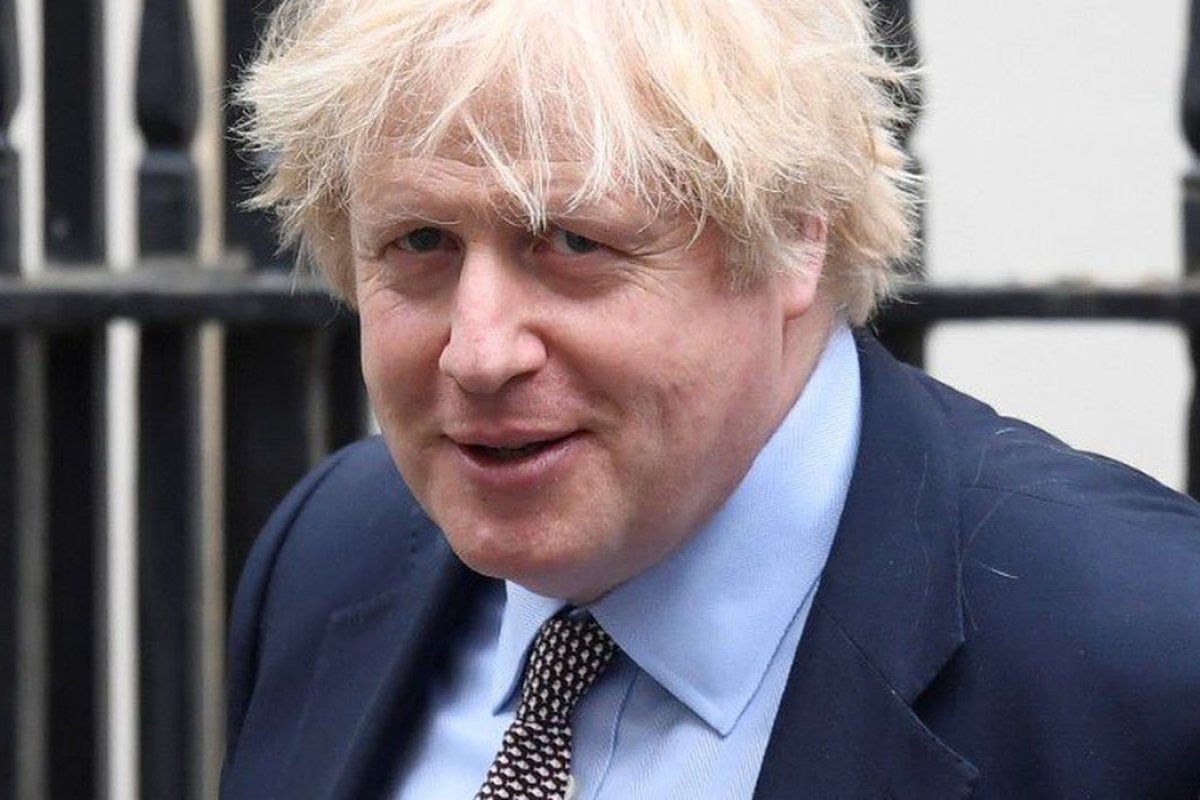 Boris Johnson teria dito que prefere "corpos empilhados" do que um terceiro lockdown, diz site