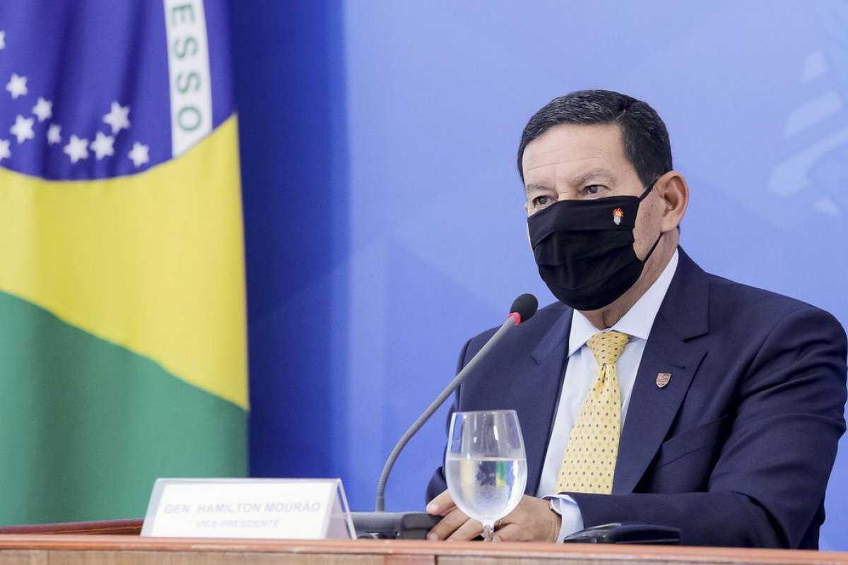 ‘Muita gente aproveita para reaparecer’, diz Mourão sobre instalação da CPI da Covid