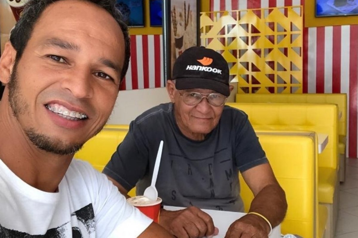 Técnico do Flu de Feira anuncia desligamento após casos de covid-19 na família 