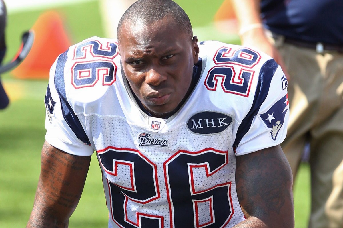 Polícia acha textos criptografados na casa de ex-jogador acusado de matar seis nos EUA