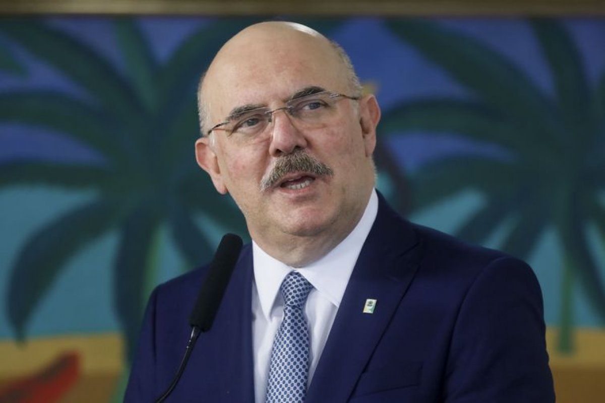 Vídeo: “Crianças não sabem ler mas sabem colocar camisinha”, diz ministro da Educação