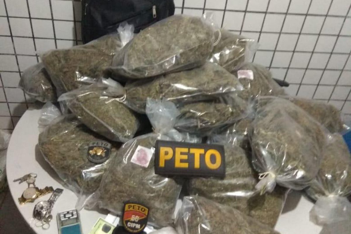 Três pessoas são presas com 24 quilos de maconha