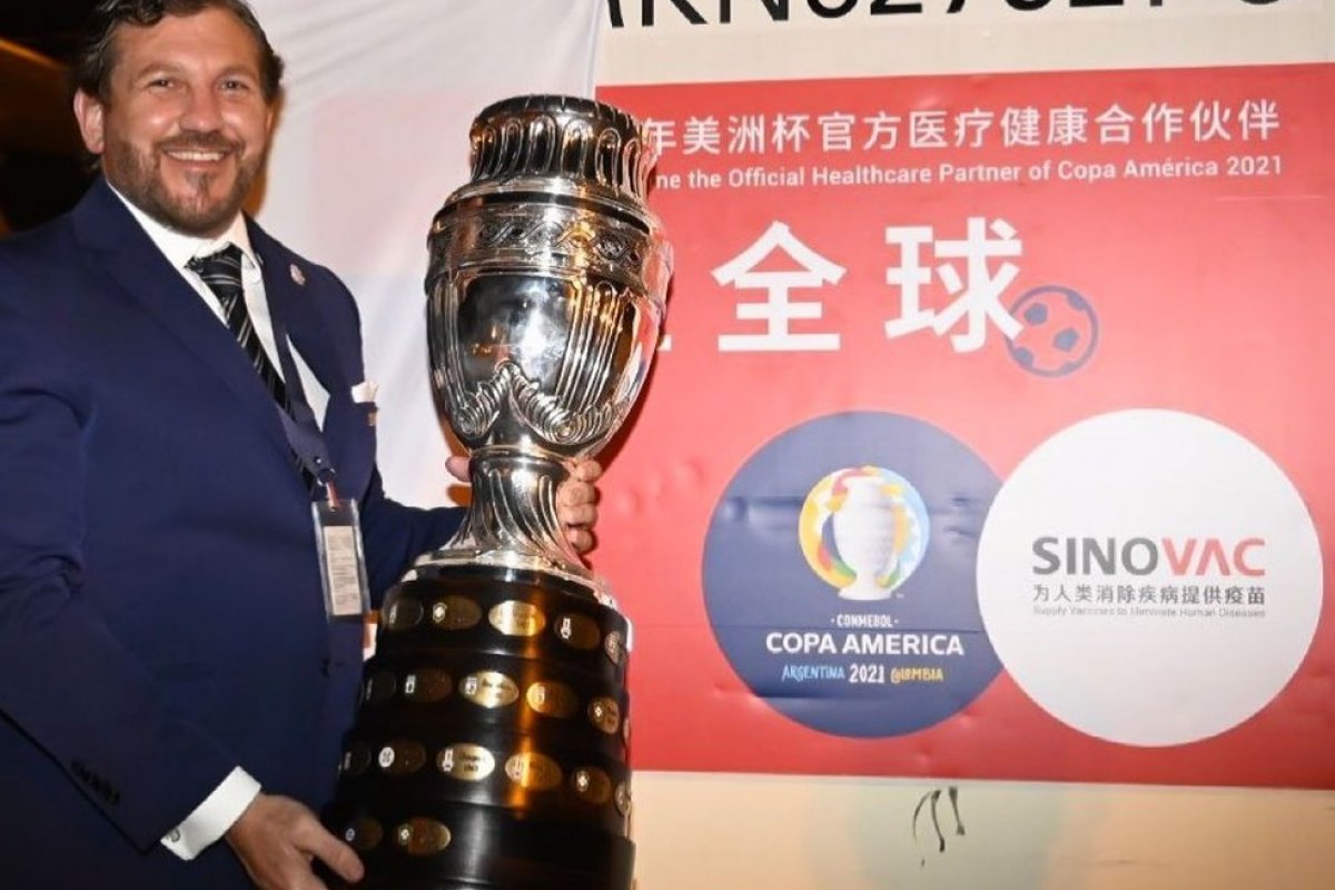 Conmebol recebe 50 mil vacinas doadas pela Sinovac em Montevidéu