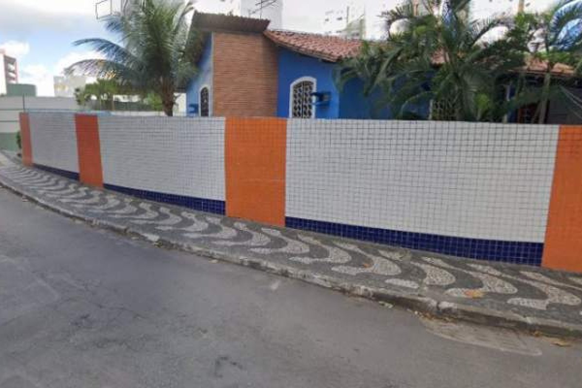 PM-BA recupera veículo roubado em frente a escola na Pituba, bairro de Salvador