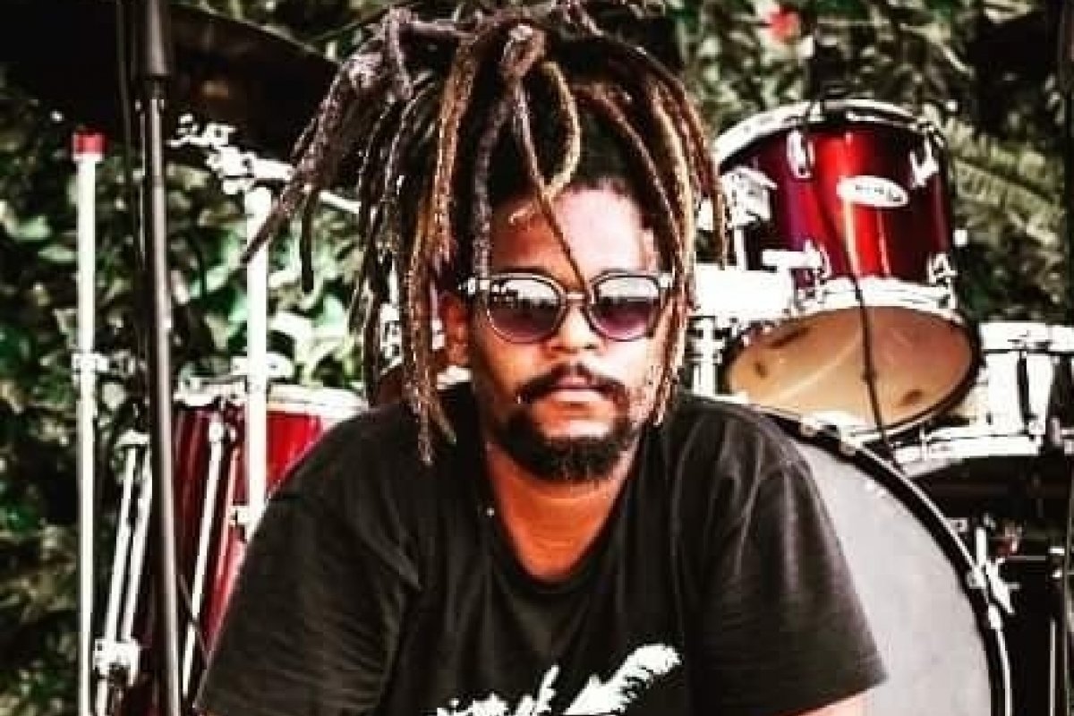 Músico Juninho San groova tudo em super Live