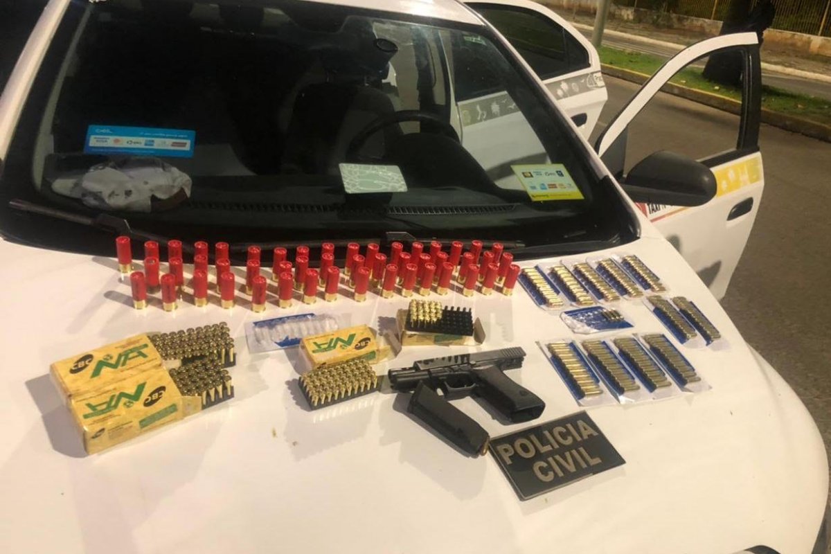 Taxista é preso suspeito de transportar arma e munições para grupo criminoso em Ilhéus