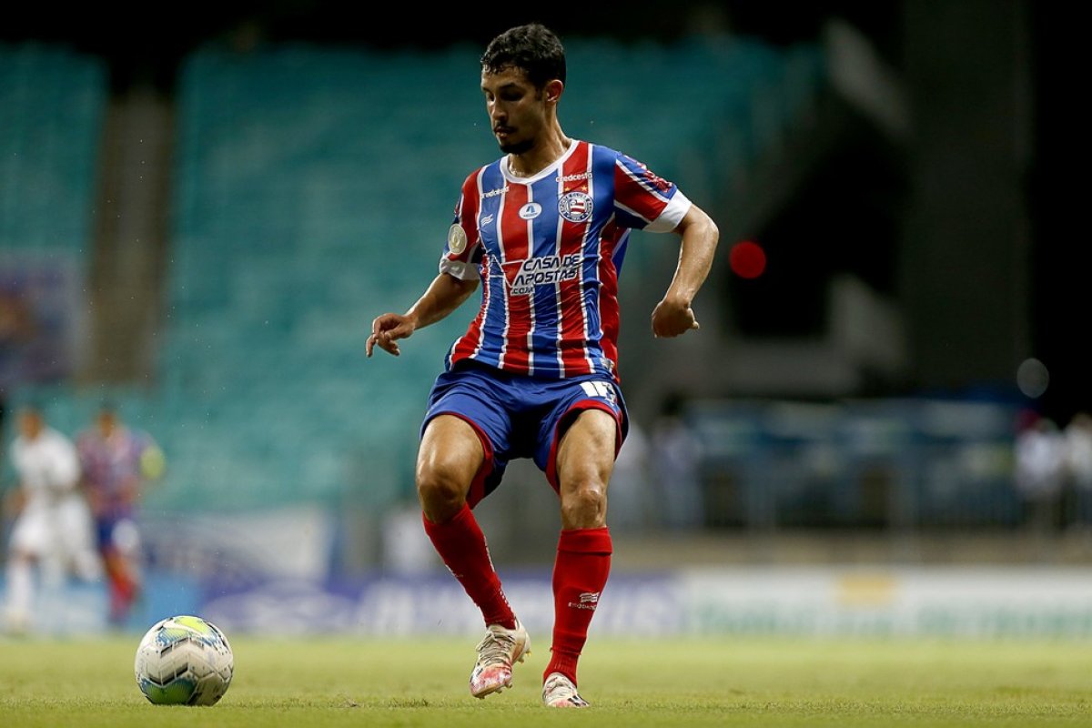 Meia do Bahia entra na Justiça contra Fluminense em cobrança de R$ 487 mil