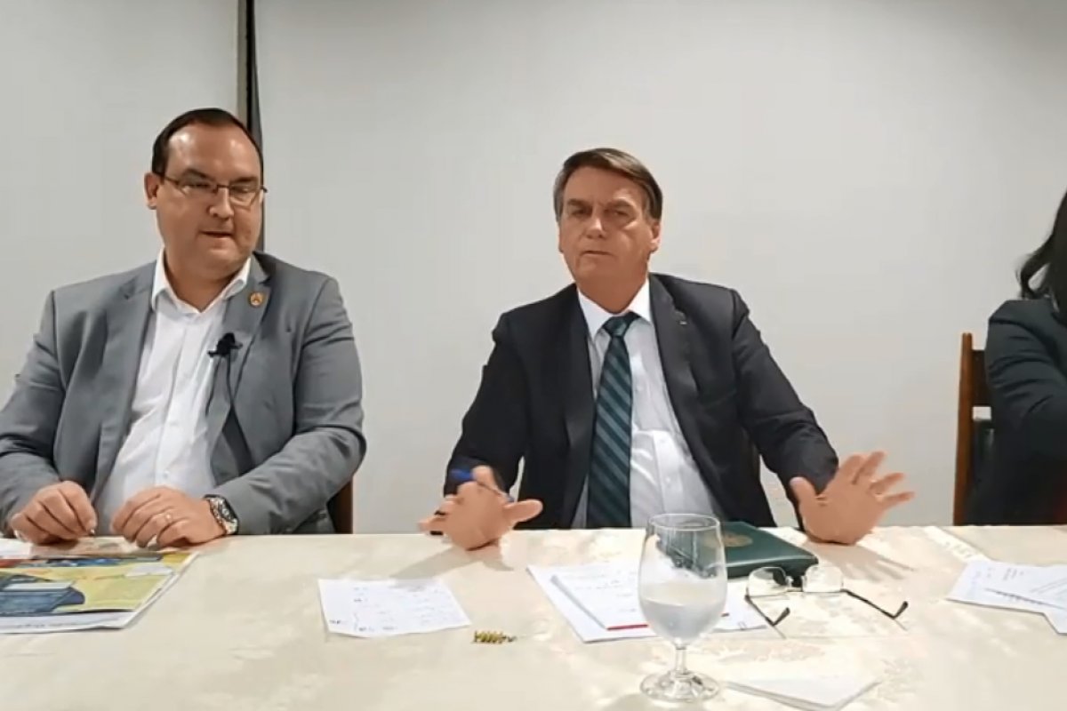 "Organizados como um grupo guerrilheiro", diz Bolsonaro sobre ONG's