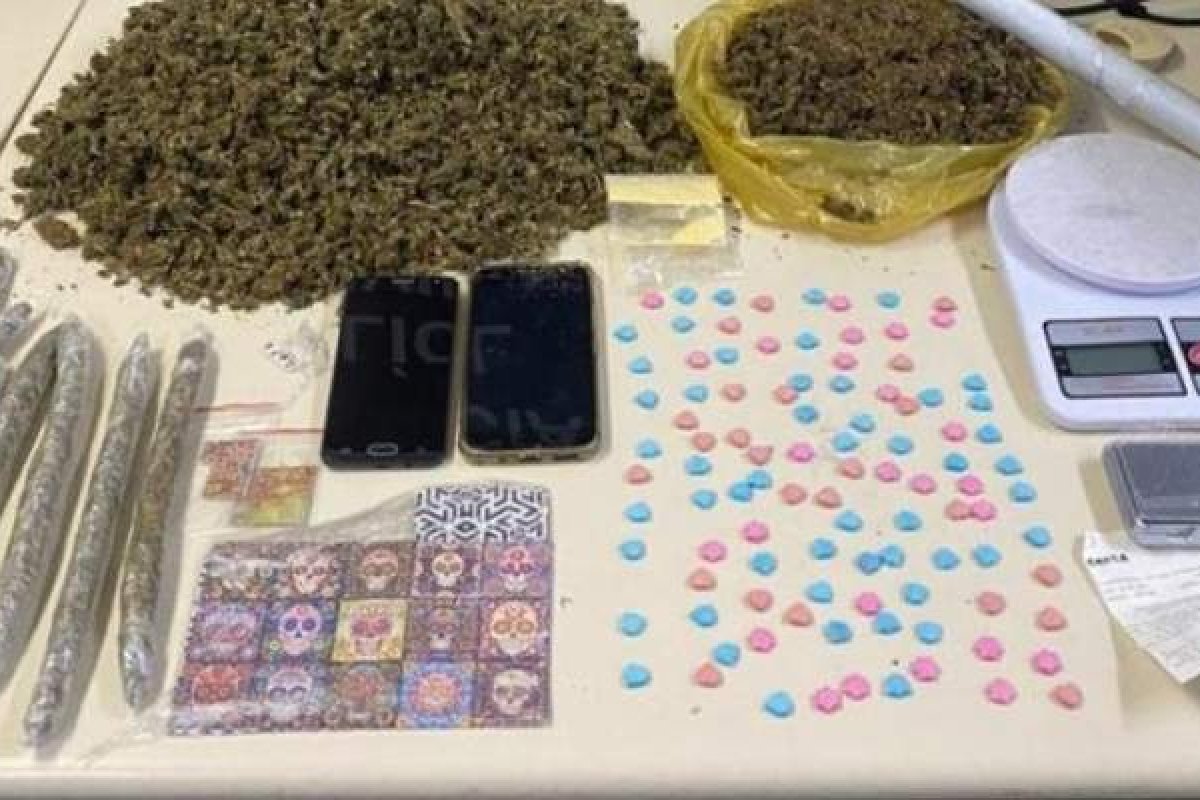 Dois homens são presos suspeitos por tráfico entorpecentes através dos Correios