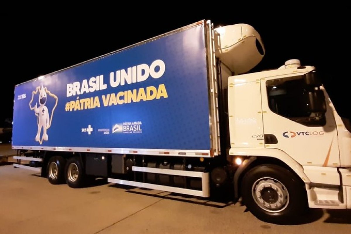 Primeiro lote de vacinas da Pfizer chega ao centro de distribuição do Ministério da Saúde