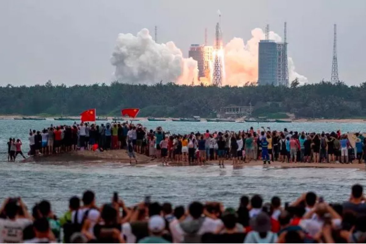 Com lançamento de módulo, China avança na construção de estação espacial