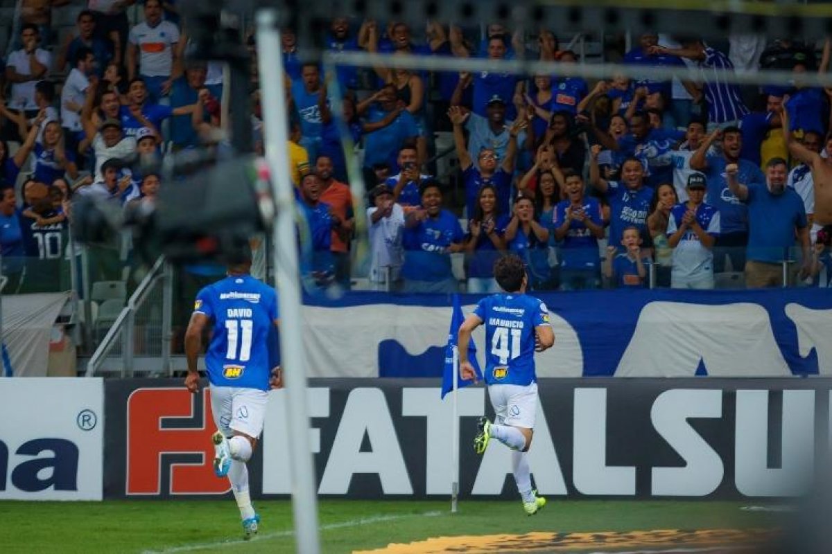 Torcida organizada do Cruzeiro entoa gritos homofóbicos e clube pode ser punido