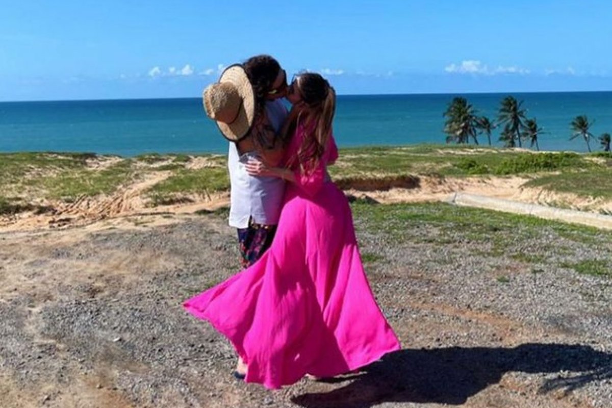 Grávidos, Maria Lina e Whindersson estão curtindo o Ceará