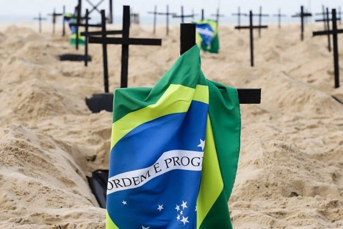 Veiculos de imprensa apontam abril como o mês mais letal da pandemia no Brasil