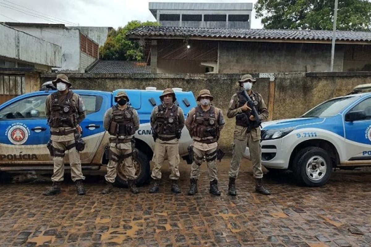 Trio suspeito de homicídio é preso pela PM com drogas e armas no interior da Bahia