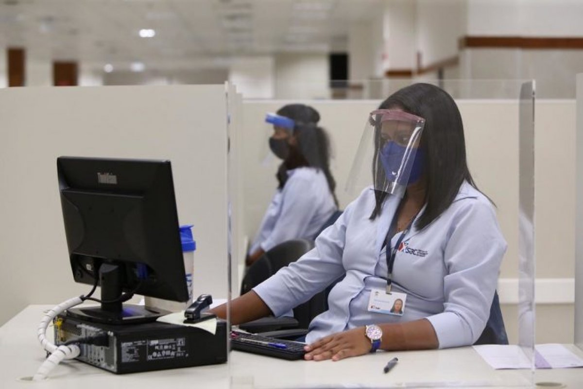 Postos do SAC estarão abertos nesta segunda (3) em shoppings de Salvador