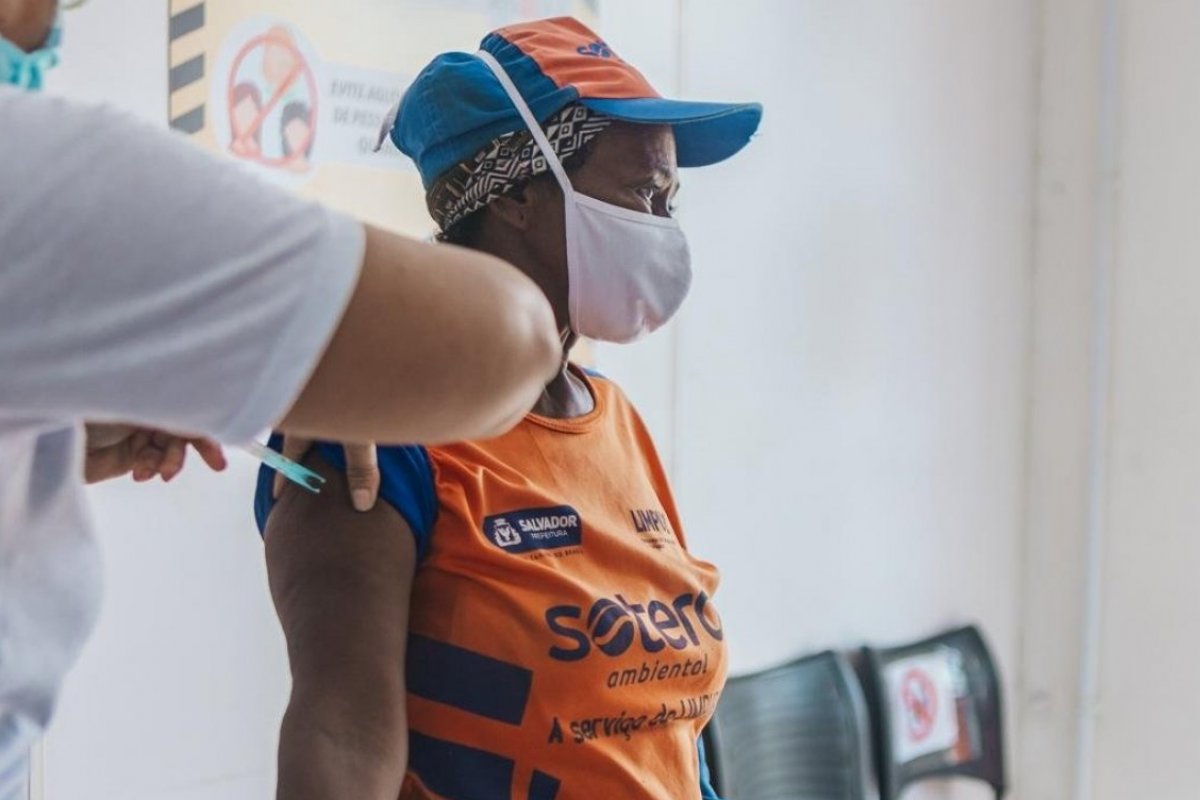 Bahia vacinou 16% da população contra Covid-19, diz consórcio de imprensa