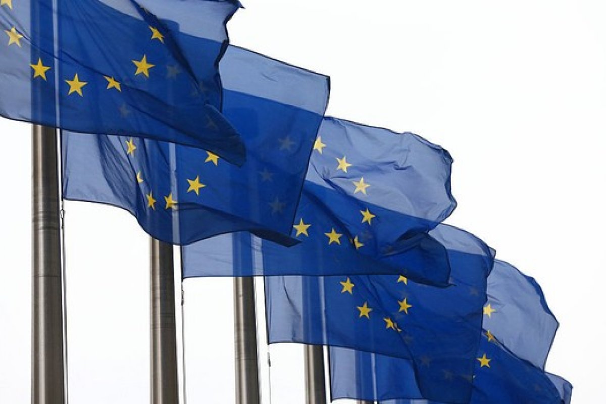 UE propõe autorizar entrada de turistas vacinados