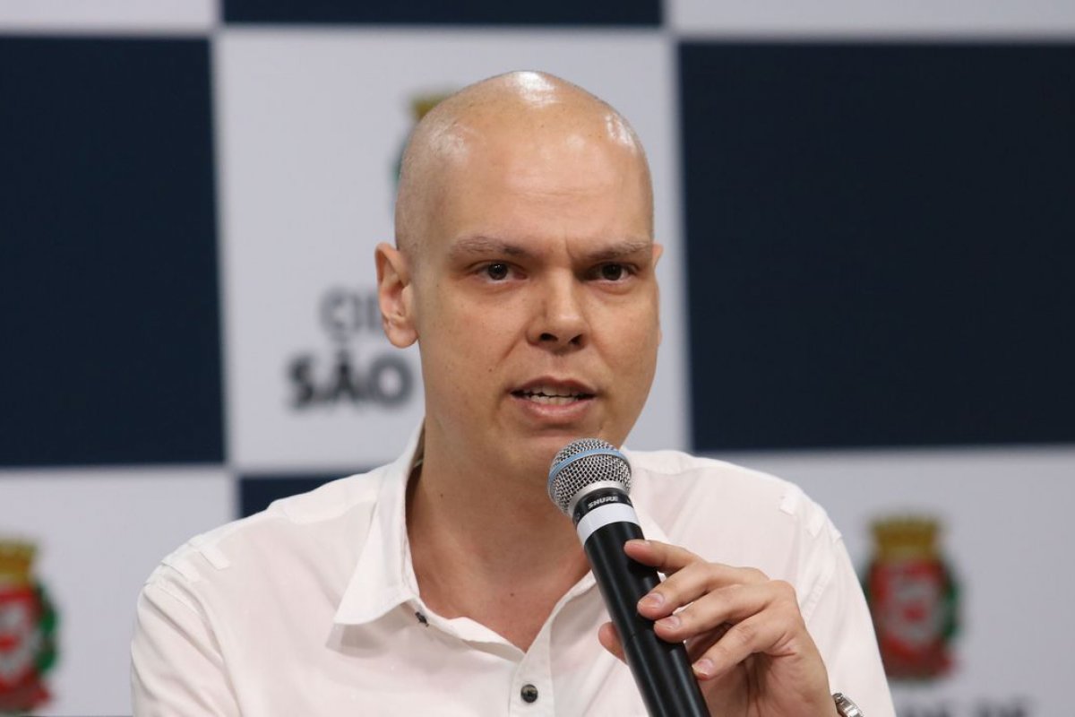 Covas é transferido para UTI com sangramento no estômago