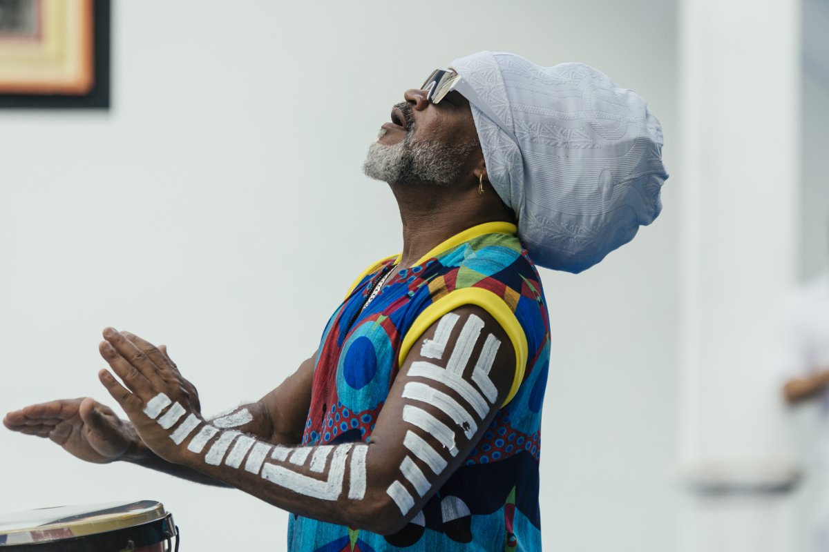 Carlinhos Brown lança curso online de percussão na Domestika