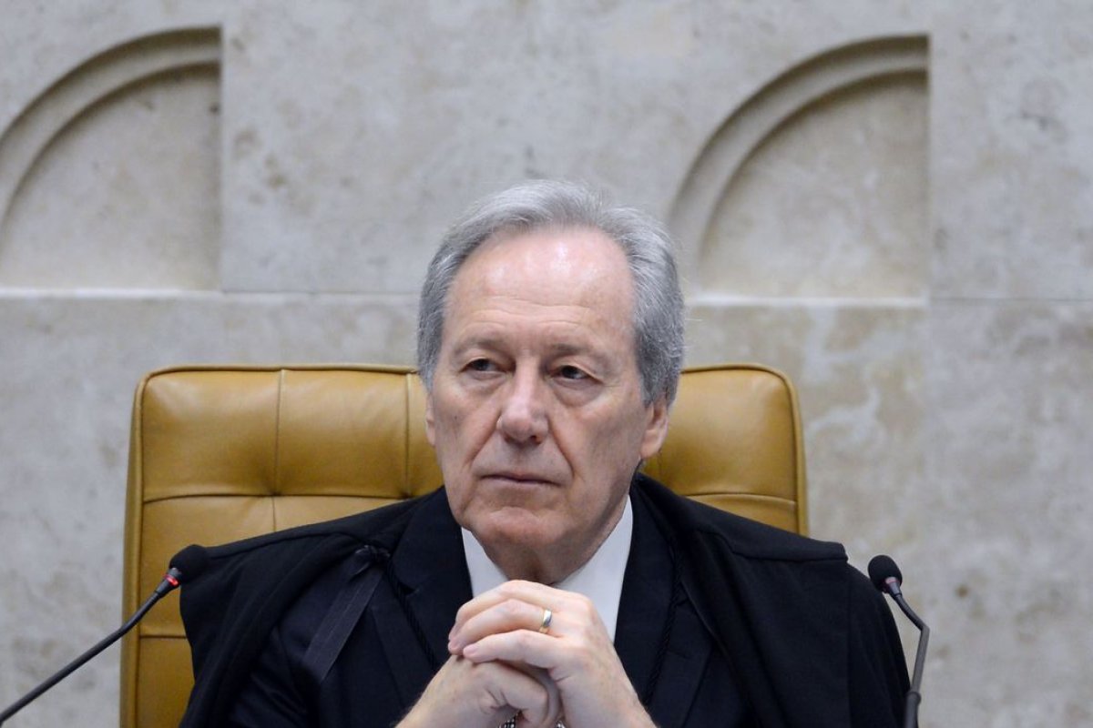 Covid-19: gestor público pode ser punido se atrasar 2ª dose, diz Lewandowski