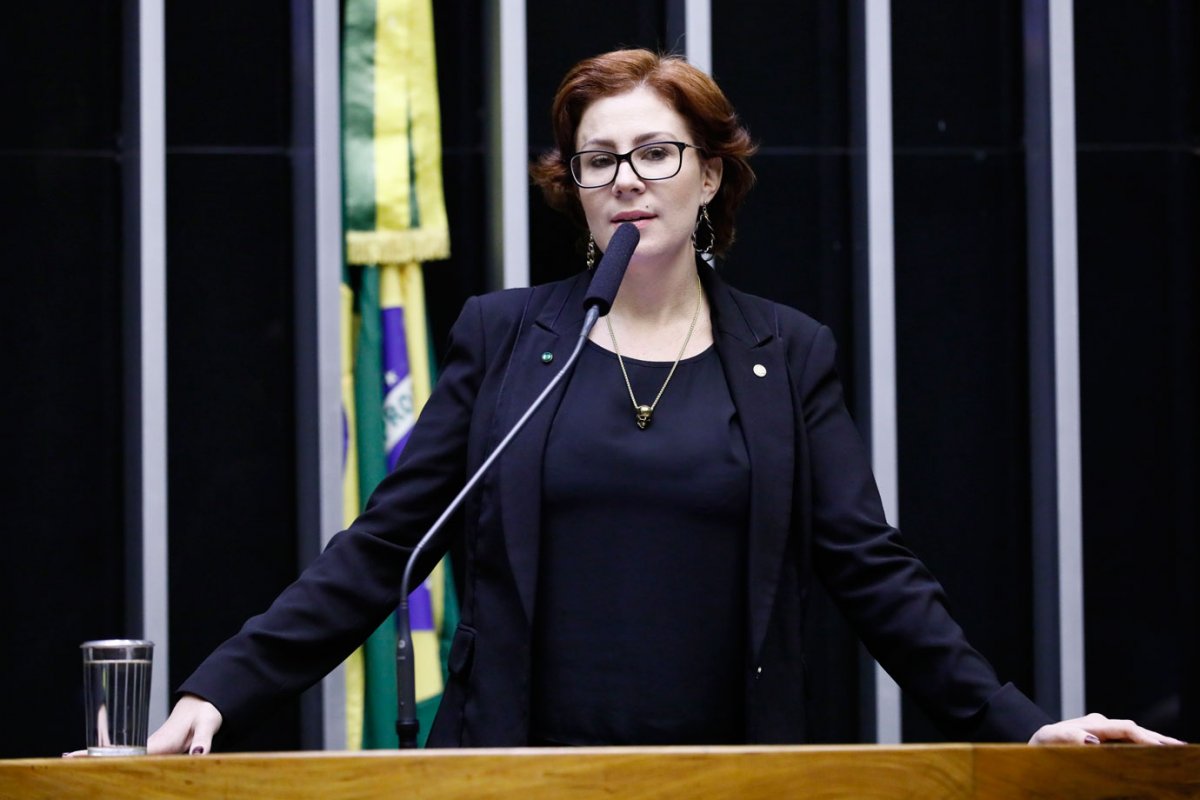 "Você não usa maconha?", questiona Carla Zambelli para deputada do Psol