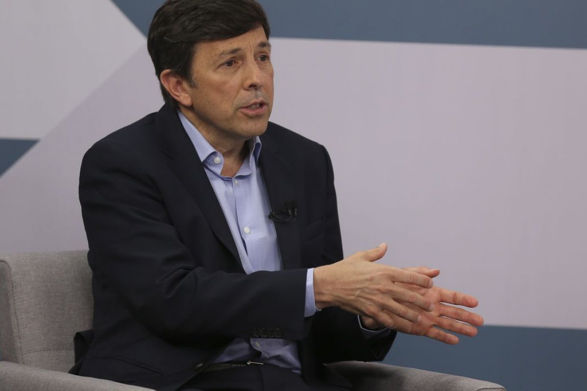 João Amoêdo é criticado por usar números do Chile para comparar vacinação do Brasil