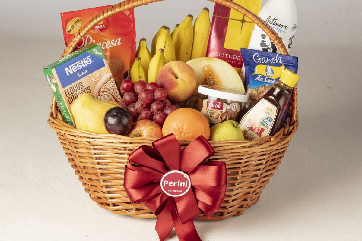 Perini prepara cestas especiais para presentear, trufas, bombons e tortas para tornar o domingo mais saboroso
