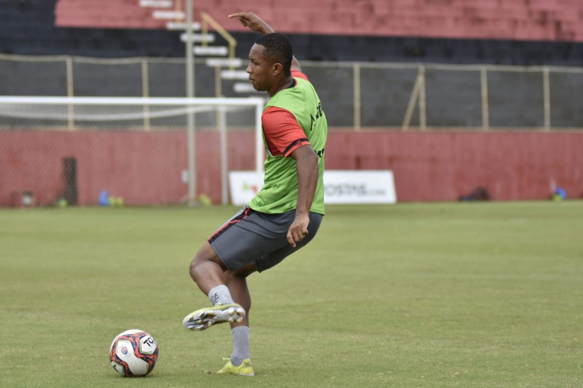 Vitória faz último treino antes de encarar o Fluminense de Feira
