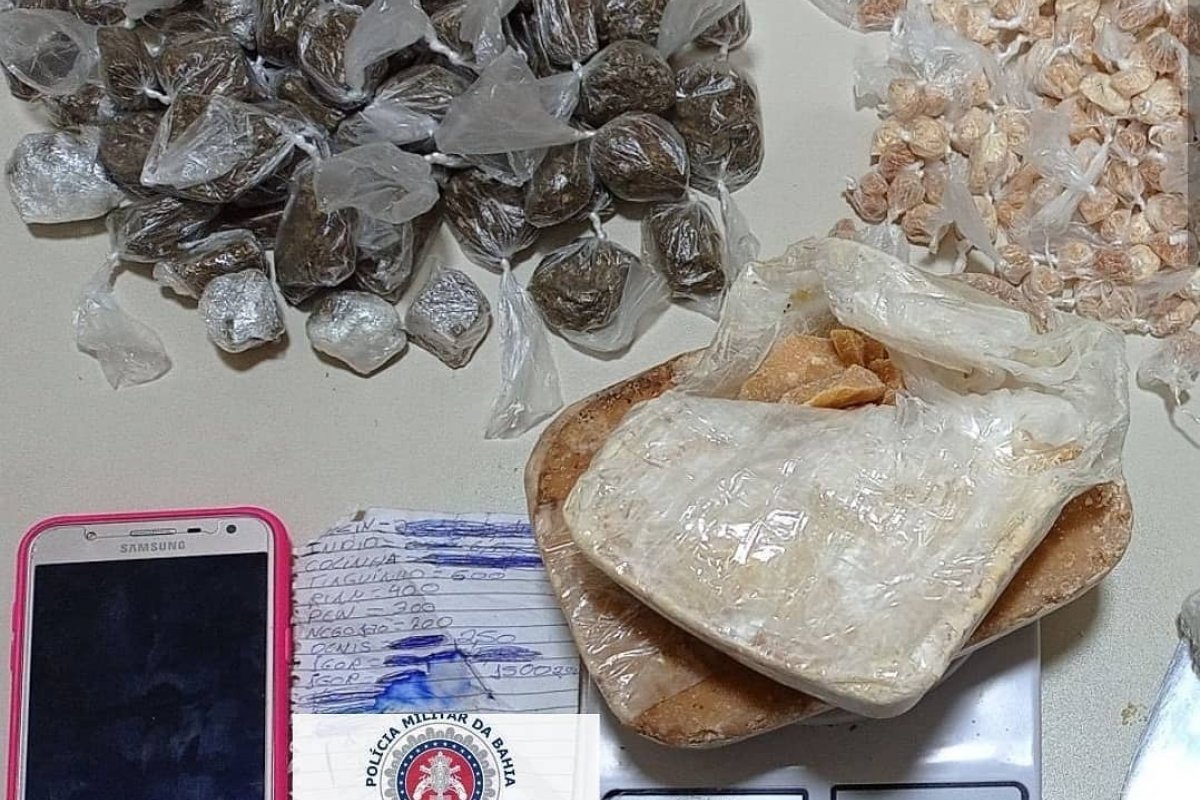 PM localiza 289 porções de drogas e arma durante ações no interior da Bahia