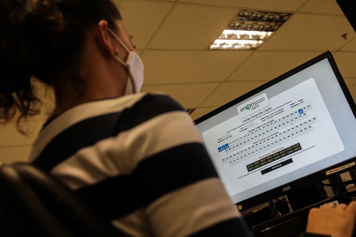 Isenção de taxa no Enem deve ser solicitada entre os dias 17 e 28 de maio