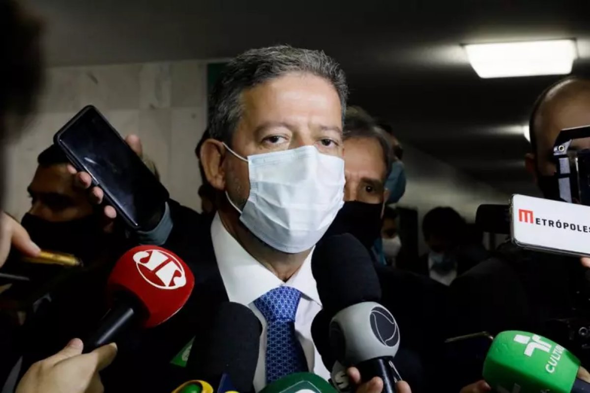 Lira extingue comissão e invalida relatório da Reforma Tributária